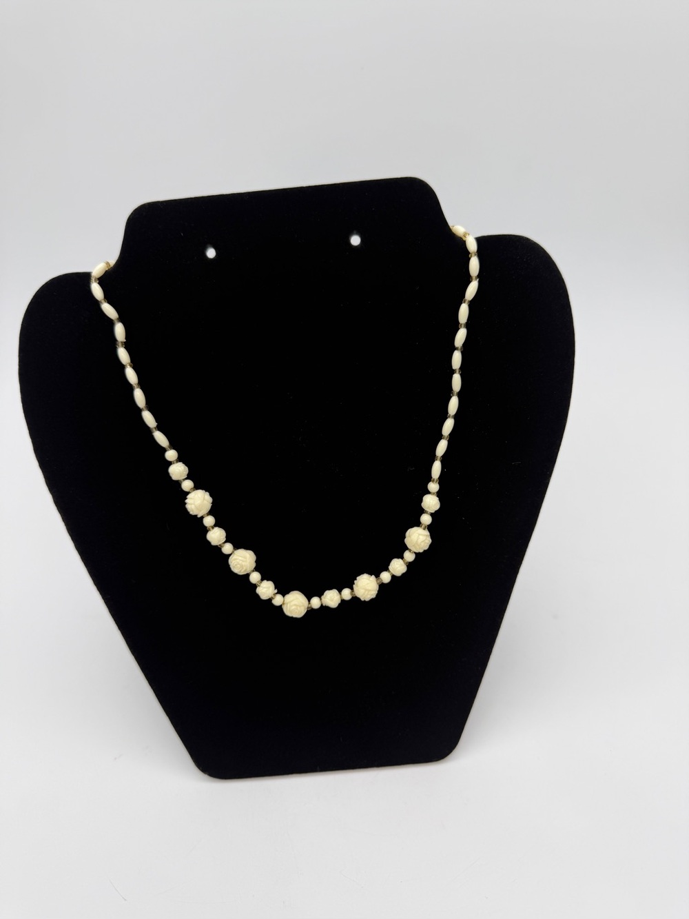 Vtg. Carved Celluloid Oval & Round Cabbage Roses Graduated Bead Choker Necklace